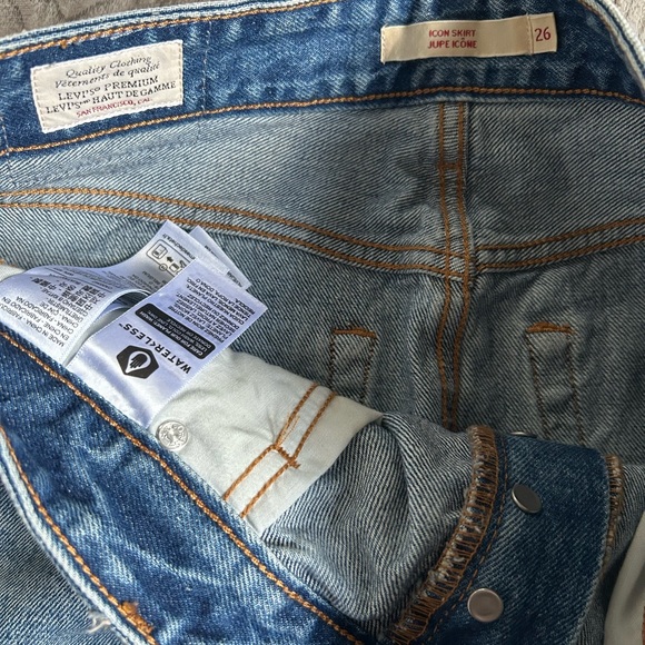 Levi’s Aritzia Premium Icon Denim Skirt 26 Ladies - Picture 4 of 8